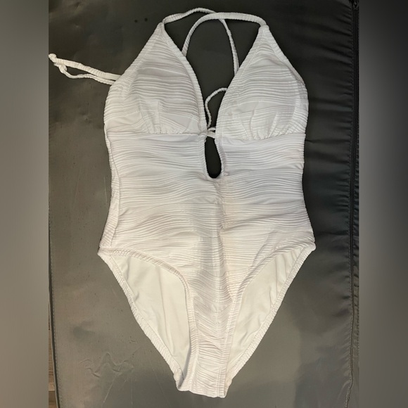 LUCKY BRAND- white plug front on piece - Picture 1 of 4